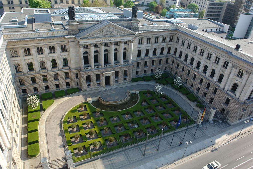 1 bundesrat gebaeude au en