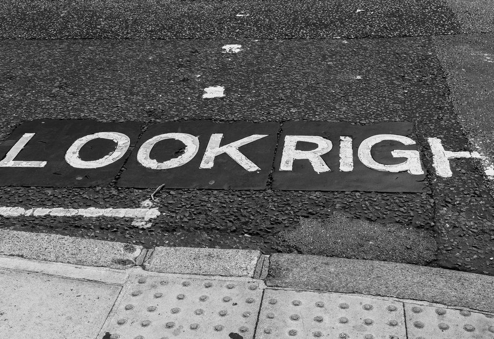 Look right zeichen bastian muehlinghaus