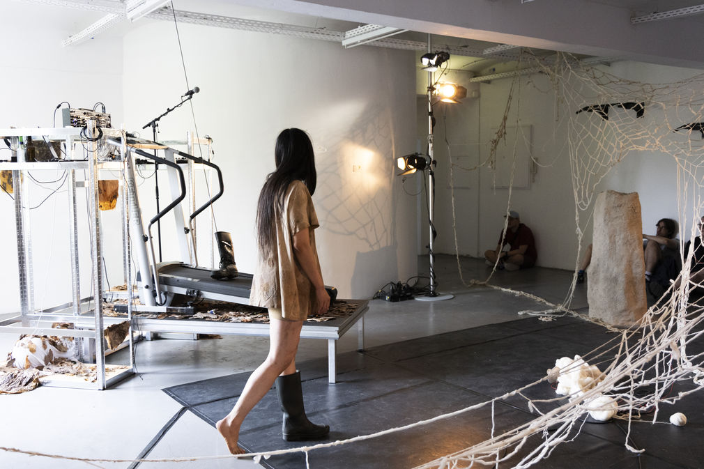 Fan yu pu performance geleitstrasse rundgang 2025 hfg offenbach   daniela kaiser  5959 1