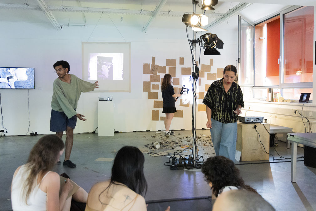 Mohammed abdullah performance geleitstrasse rundgang 2025 hfg offenbach   daniela kaiser  6204